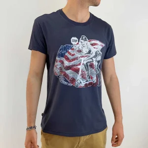 T-shirt con stampa bandiera