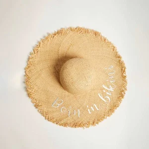 Cappello beige con scritta