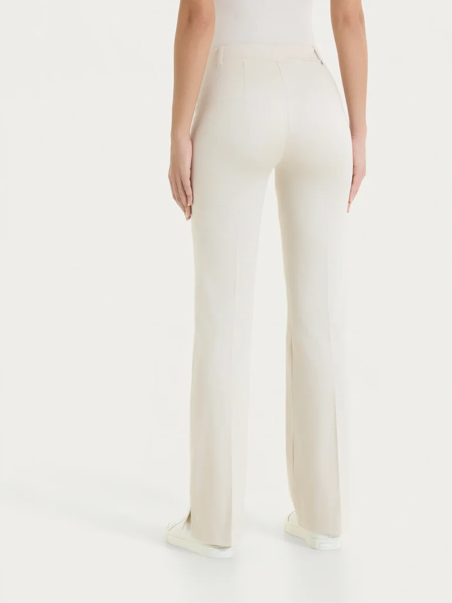 Pantalone flare con spacchetti in Satin Power - Champignon - immagine 3