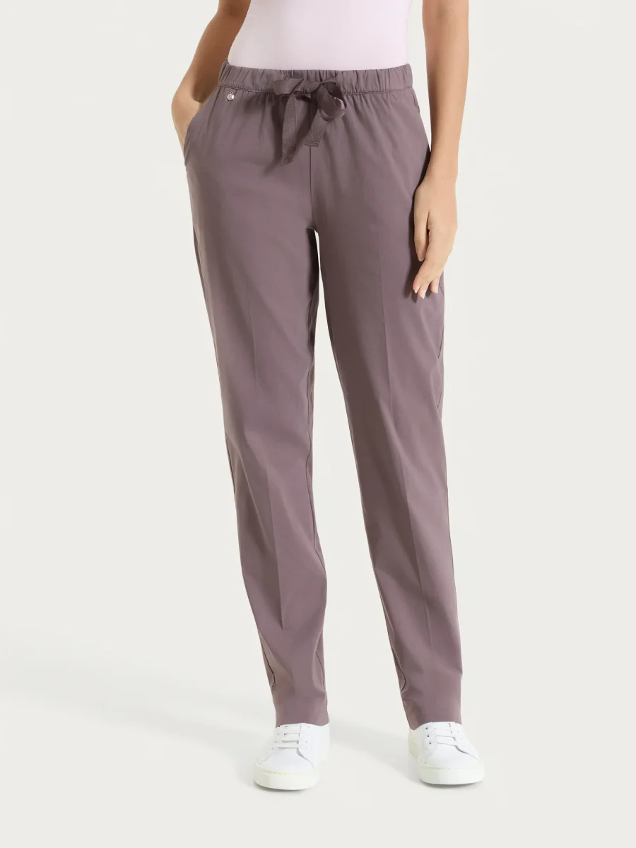 Pantalone jogger con tasche in Super Fresh - Plum Truffle - immagine 2