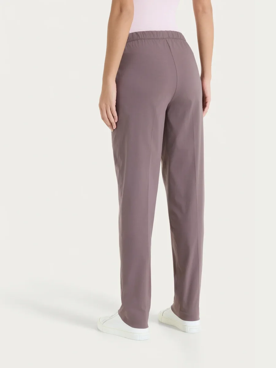 Pantalone jogger con tasche in Super Fresh - Plum Truffle - immagine 4