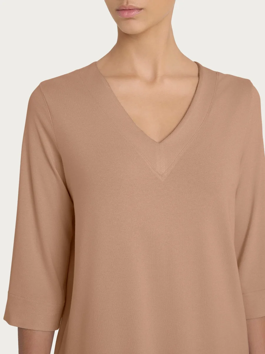 Maglietta con doppio scollo a V in jersey di viscosa crêpe - Warm Taupe - immagine 4