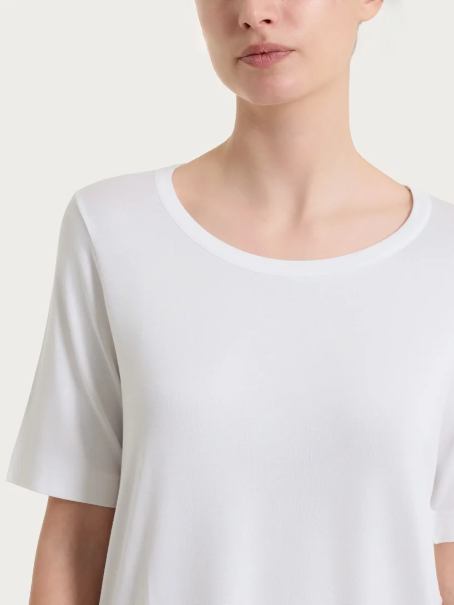 Maglietta girocollo a manica corta in misto viscosa - Bianco - immagine 4