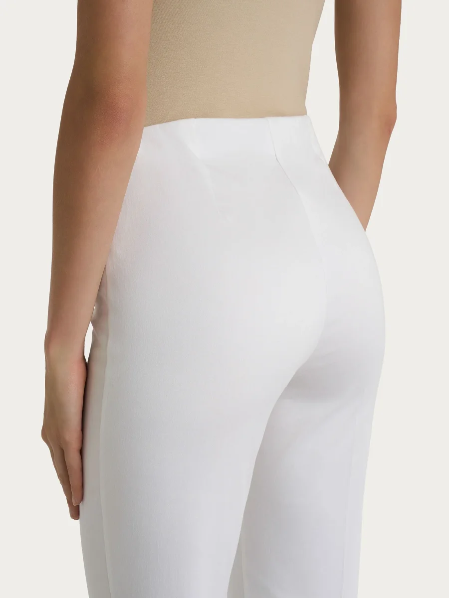 Pantalone a sigaretta con spacchetti in Satin Power - Bianco - immagine 5