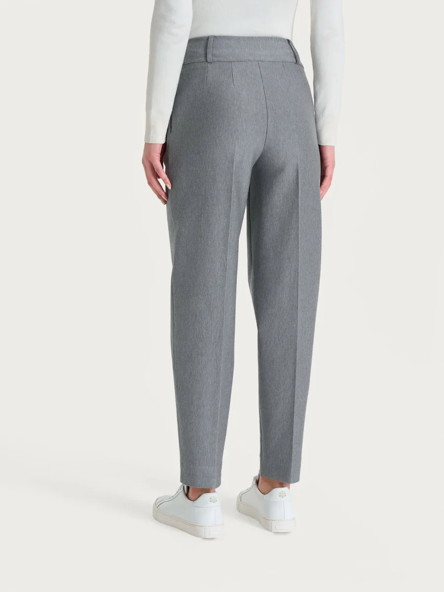 Pantalone a carota con tasche e pinces in Compact - Grigio Mel. - immagine 4