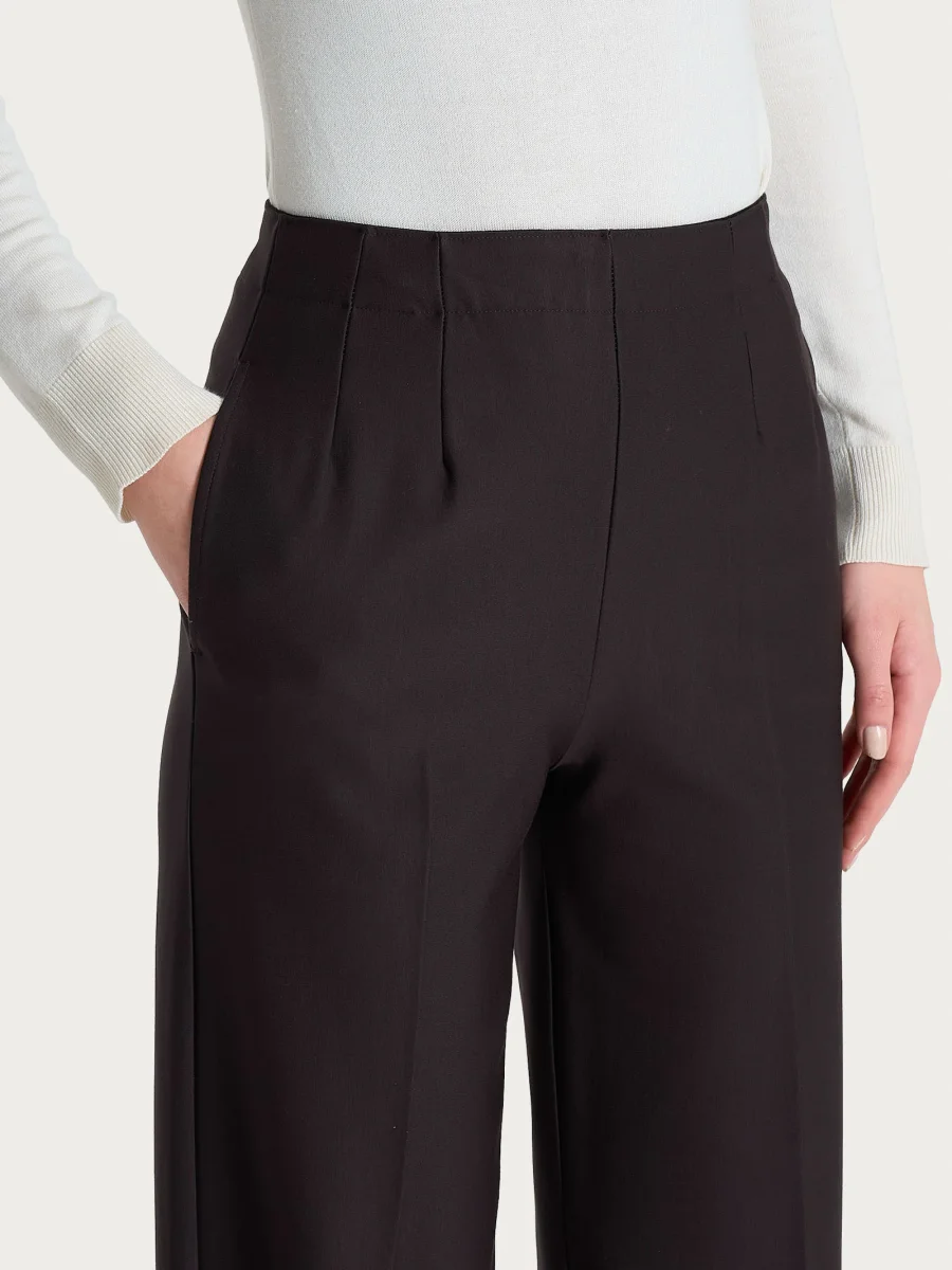 Pantalone ampio con tasche in Compact - Chocolate Torte - immagine 6