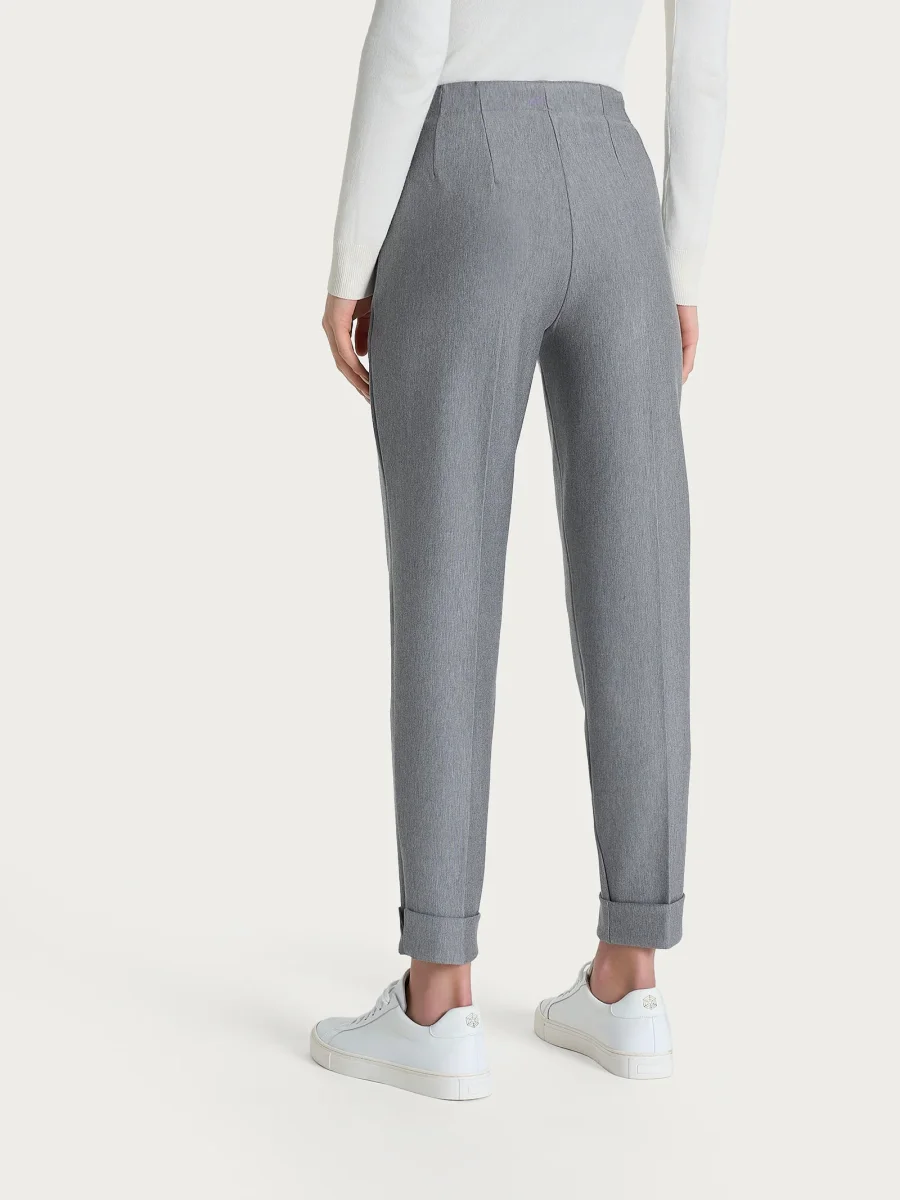 Pantalone a carota con tasche in tessuto Compact - Grigio Mel. - immagine 5