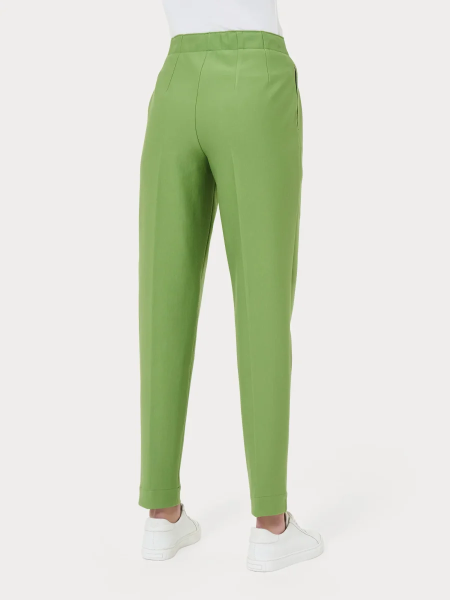 Pantalone a carota con tasche in tessuto Compact - Piquant Green - immagine 3