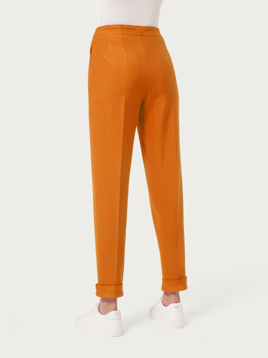 Pantalone a carota con tasche in tessuto Compact - Marmalade - immagine 3