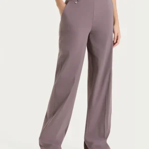 Pantalone ampio con tasche e risvolto in Super Fresh - Plum Truffle