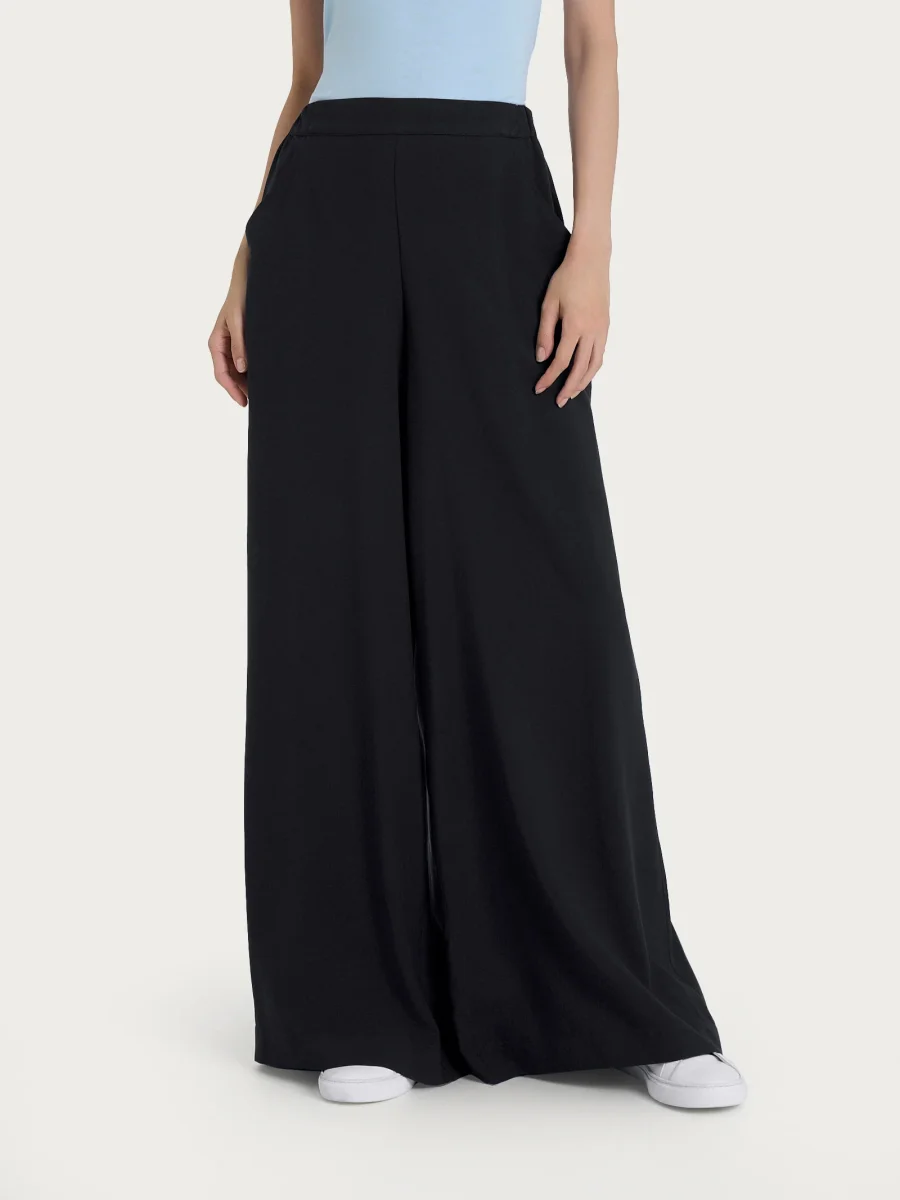 Pantalone a palazzo con tasche in Ecoseta - Nero - immagine 2