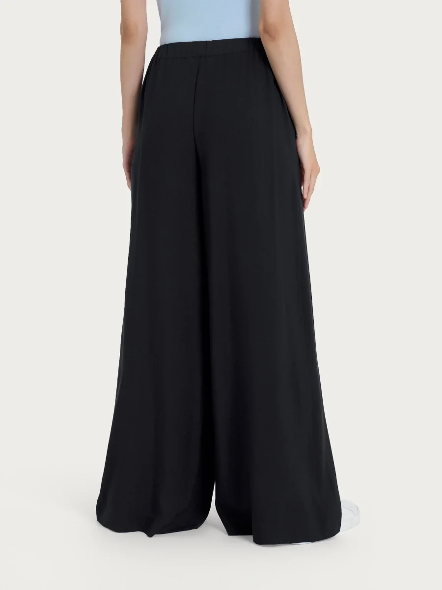 Pantalone a palazzo con tasche in Ecoseta - Nero - immagine 3