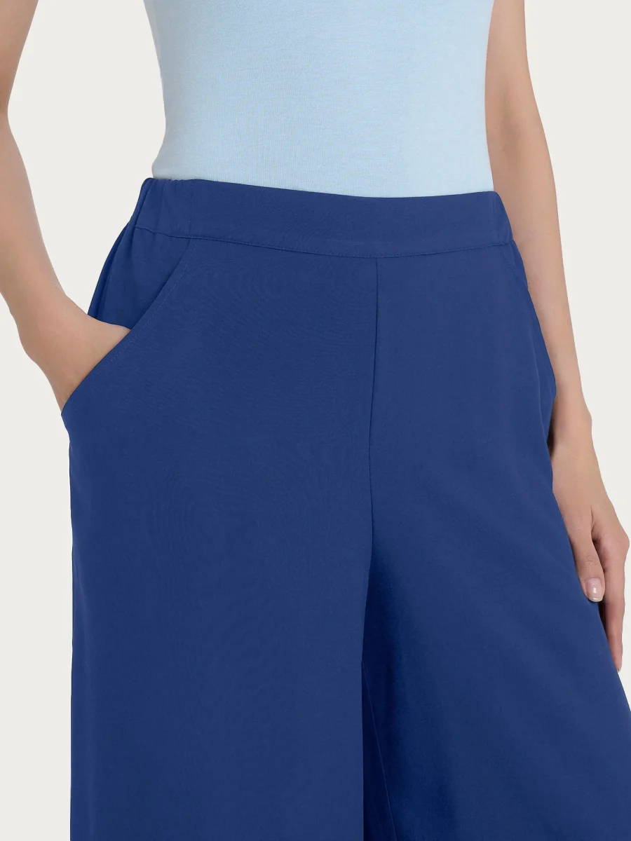 Pantalone a palazzo con tasche in Ecoseta - Blueberry - immagine 4