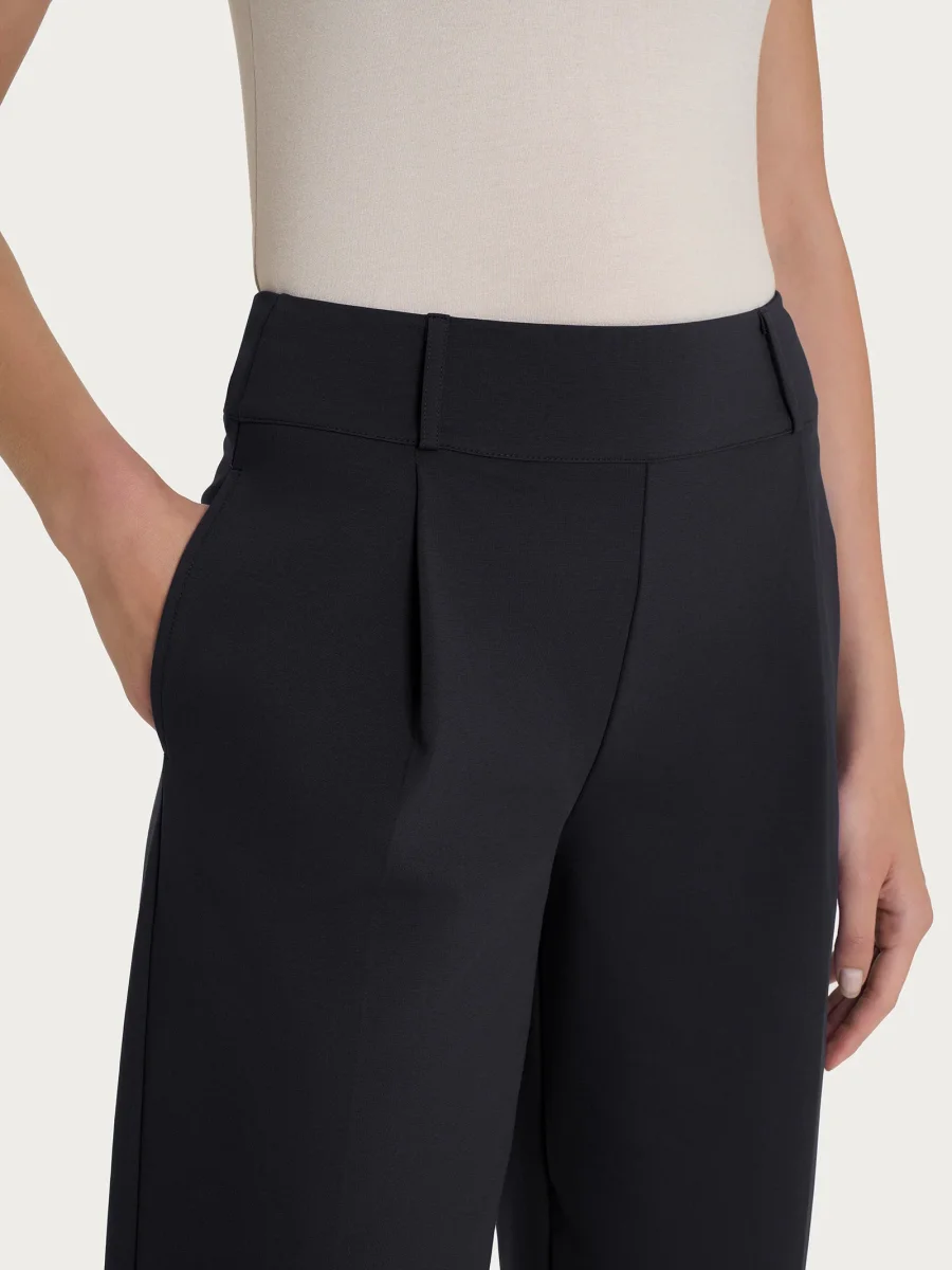 Pantalone a carota con tasche in Compact Light - Nero - immagine 4