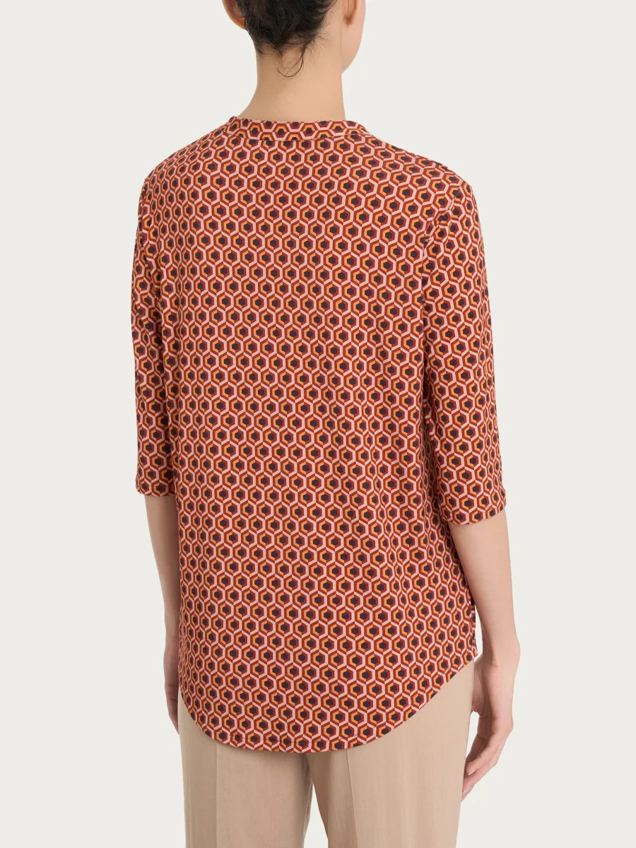 Maglietta con manica 3/4 e hexagon pattern in jersey di viscosa Crêpe - Fant. Red Ochre - immagine 3