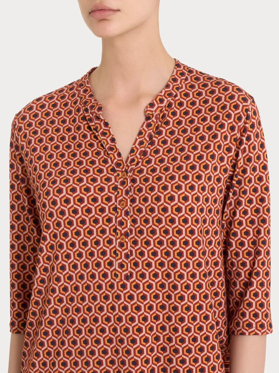 Maglietta con manica 3/4 e hexagon pattern in jersey di viscosa Crêpe - Fant. Red Ochre - immagine 4