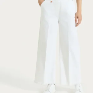 Jeans sfrangiato ampio alla caviglia in Light denim  - Bianco