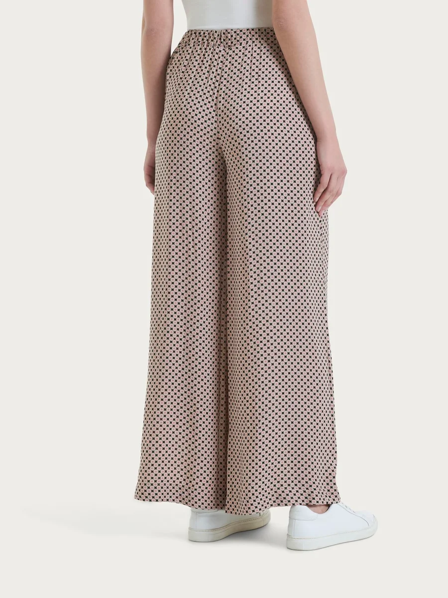 Pantalone a palazzo con tasche e micro pattern in Ecoseta - Fant.Nero - immagine 3