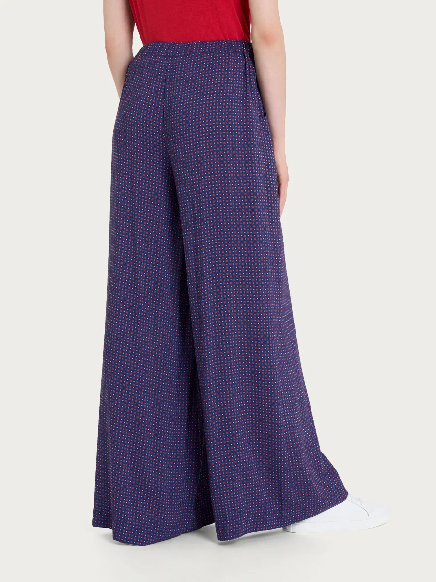 Pantalone a palazzo con tasche e micro pattern in Ecoseta - Fant. Salsa - immagine 3