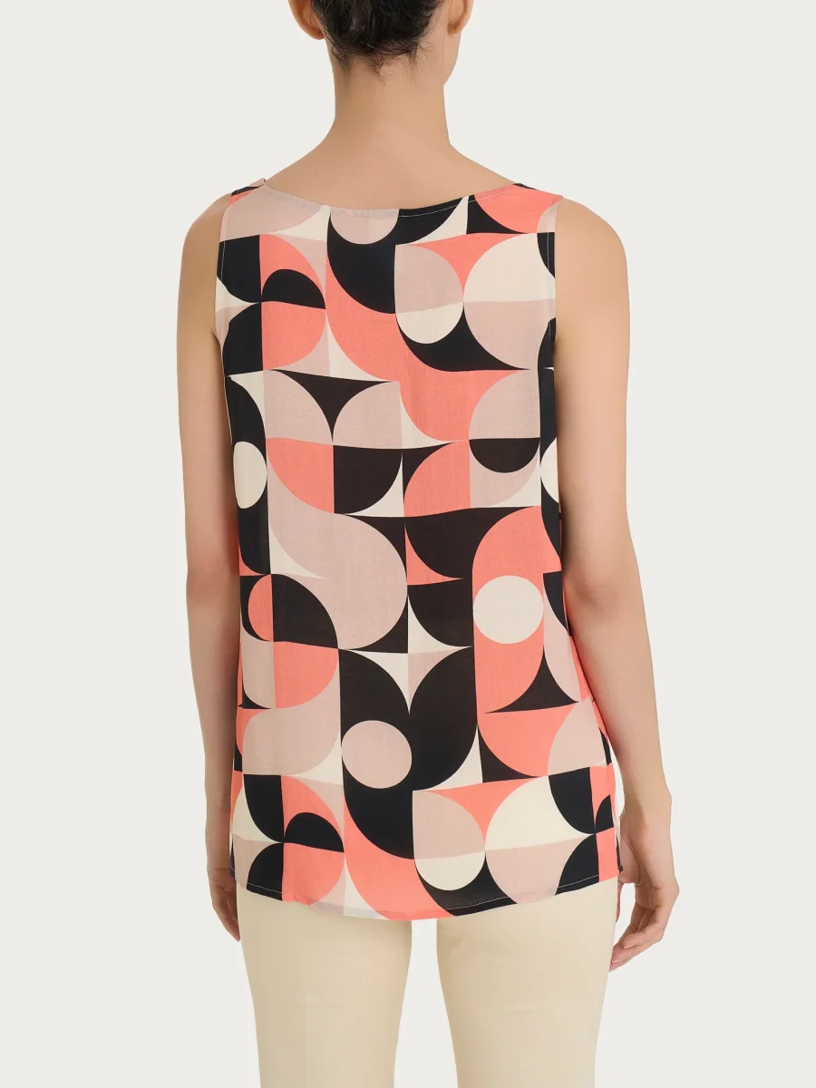 Top smanicato con geometric pattern in Ecoseta - Fant. Warm Taupe - immagine 3