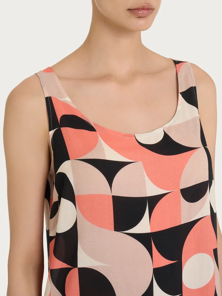 Top smanicato con geometric pattern in Ecoseta - Fant. Warm Taupe - immagine 4