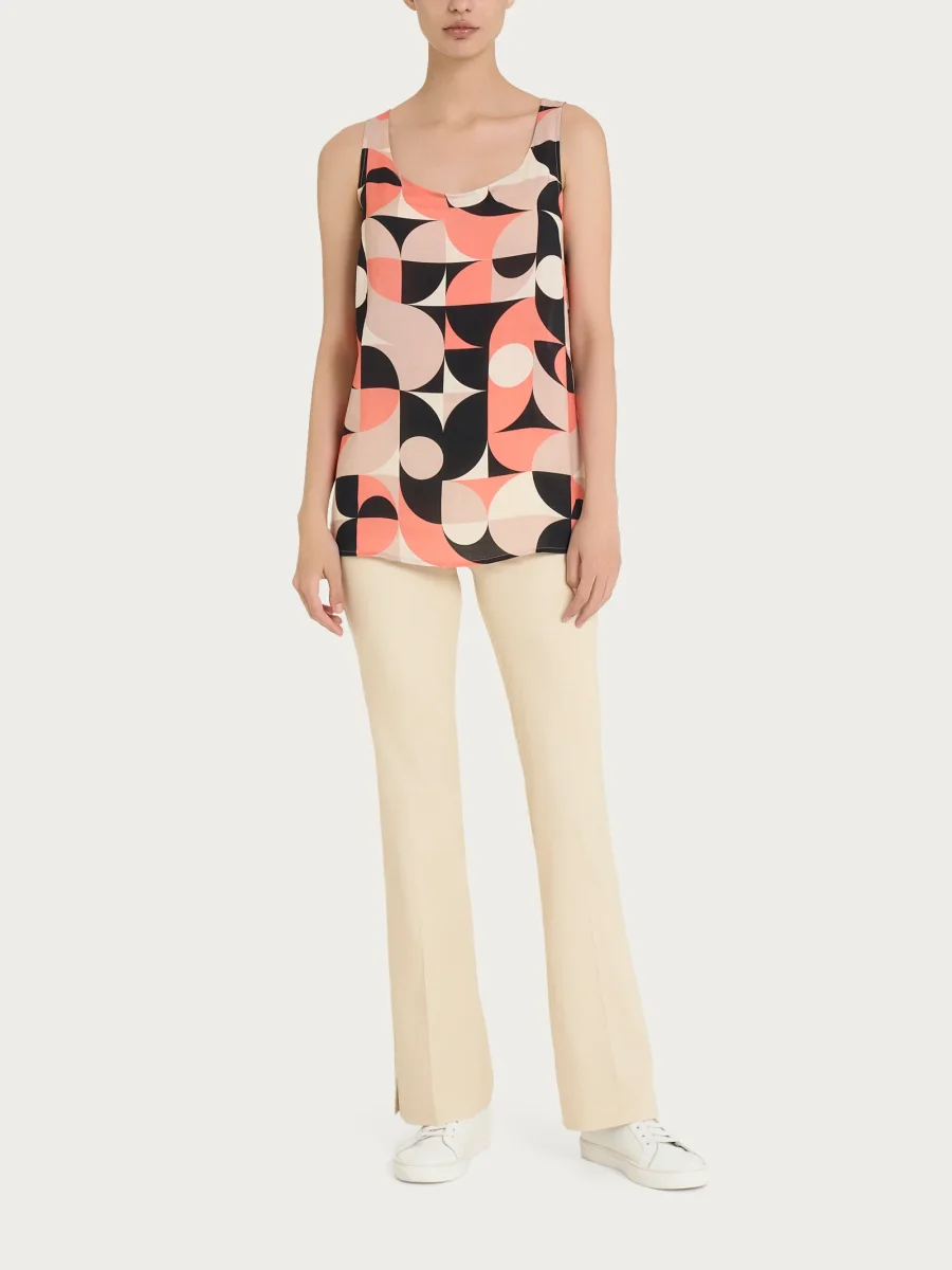 Top smanicato con geometric pattern in Ecoseta - Fant. Warm Taupe - immagine 5