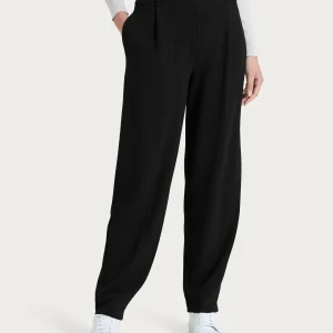 Pantalone a carota con tasche e pinces in Velvet - Nero