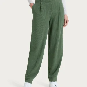 Pantalone a carota con tasche e pinces in Velvet - Bronze Green