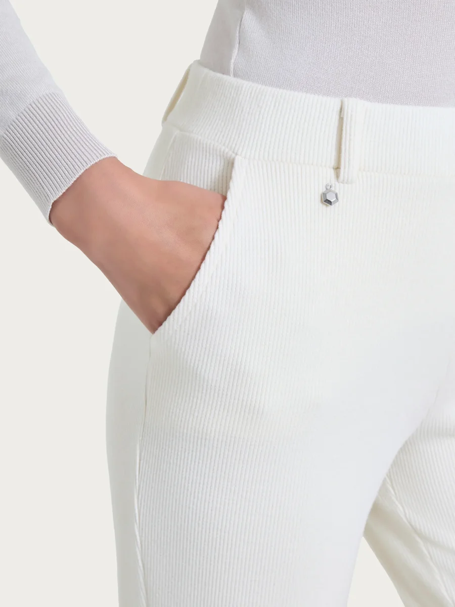 Pantalone dritto con tasche in Velvet - Avorio - immagine 4