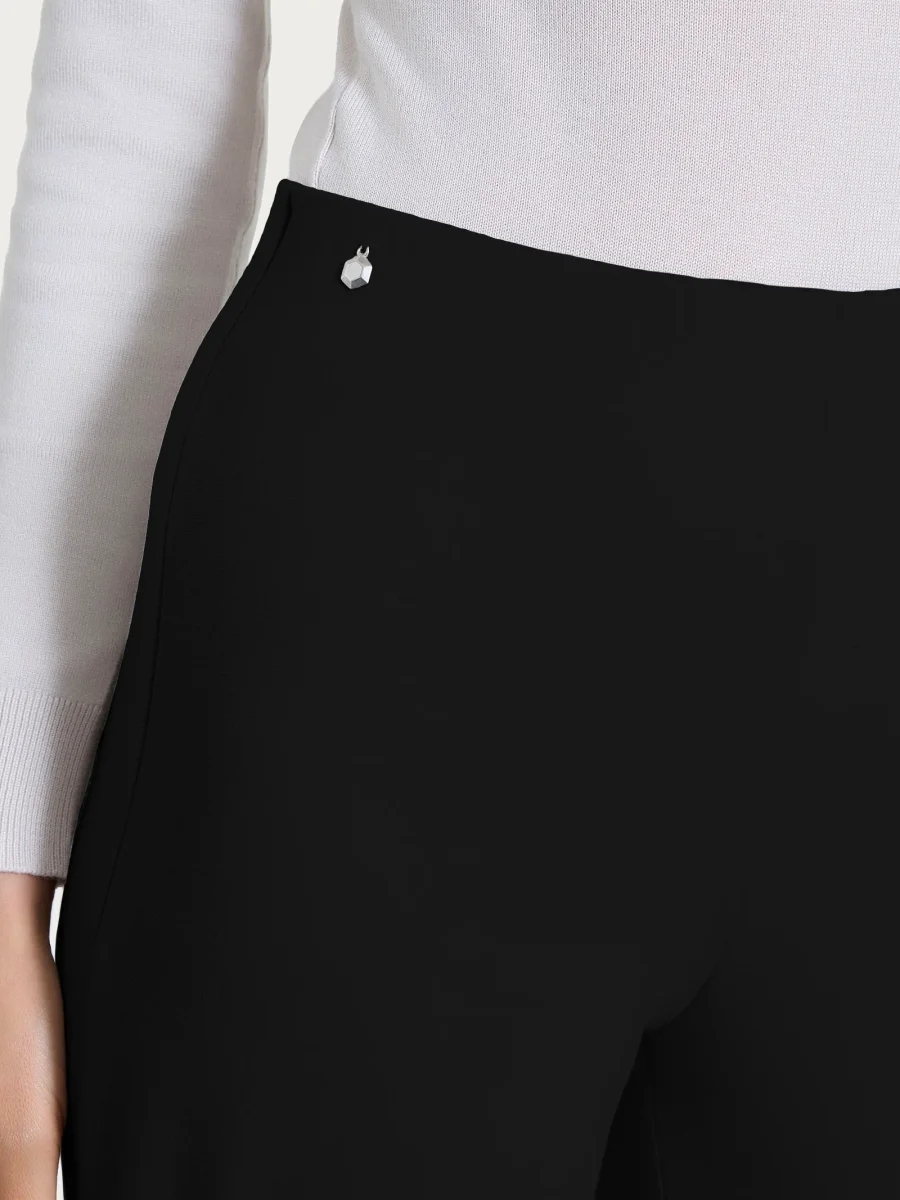 Pantalone a sigaretta con risvolto in Cashmere Compact - Nero - immagine 6