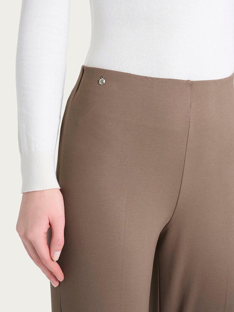 Pantalone a sigaretta con risvolto in Cashmere Compact - Pine Bark - immagine 8