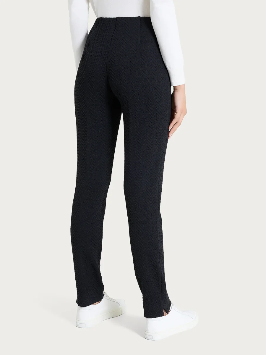 Pantalone a sigaretta con spacchetti in Eco Jacquard - Nero - immagine 3