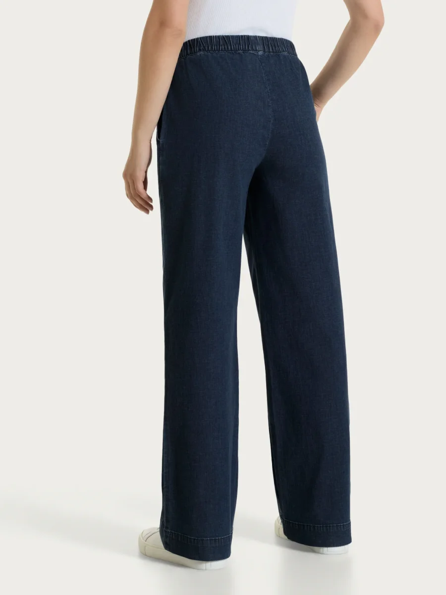 Jeans ampio con tasche e vita piatta in Super Light Denim - Dark Indigo - immagine 3