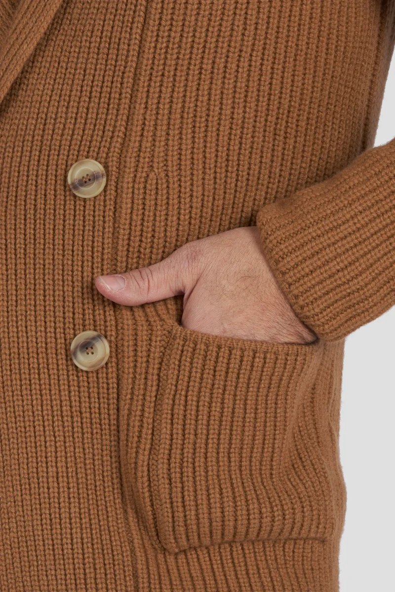 Cardigan doppiopetto in lana e cashmere a costa inglese cammello - immagine 4