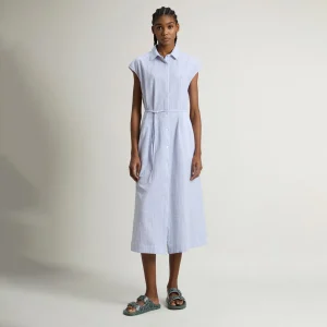 Vestito lungo goffrato a righe