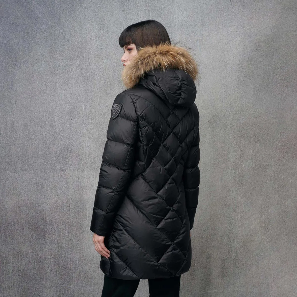 Piumino lungo a linee geometriche - immagine 4