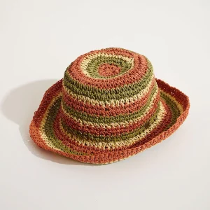 Cappello a pescatore in paglia