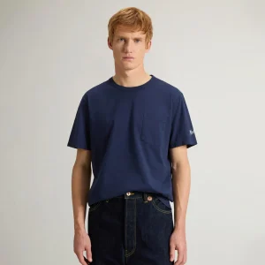 T-shirt con taschino blu